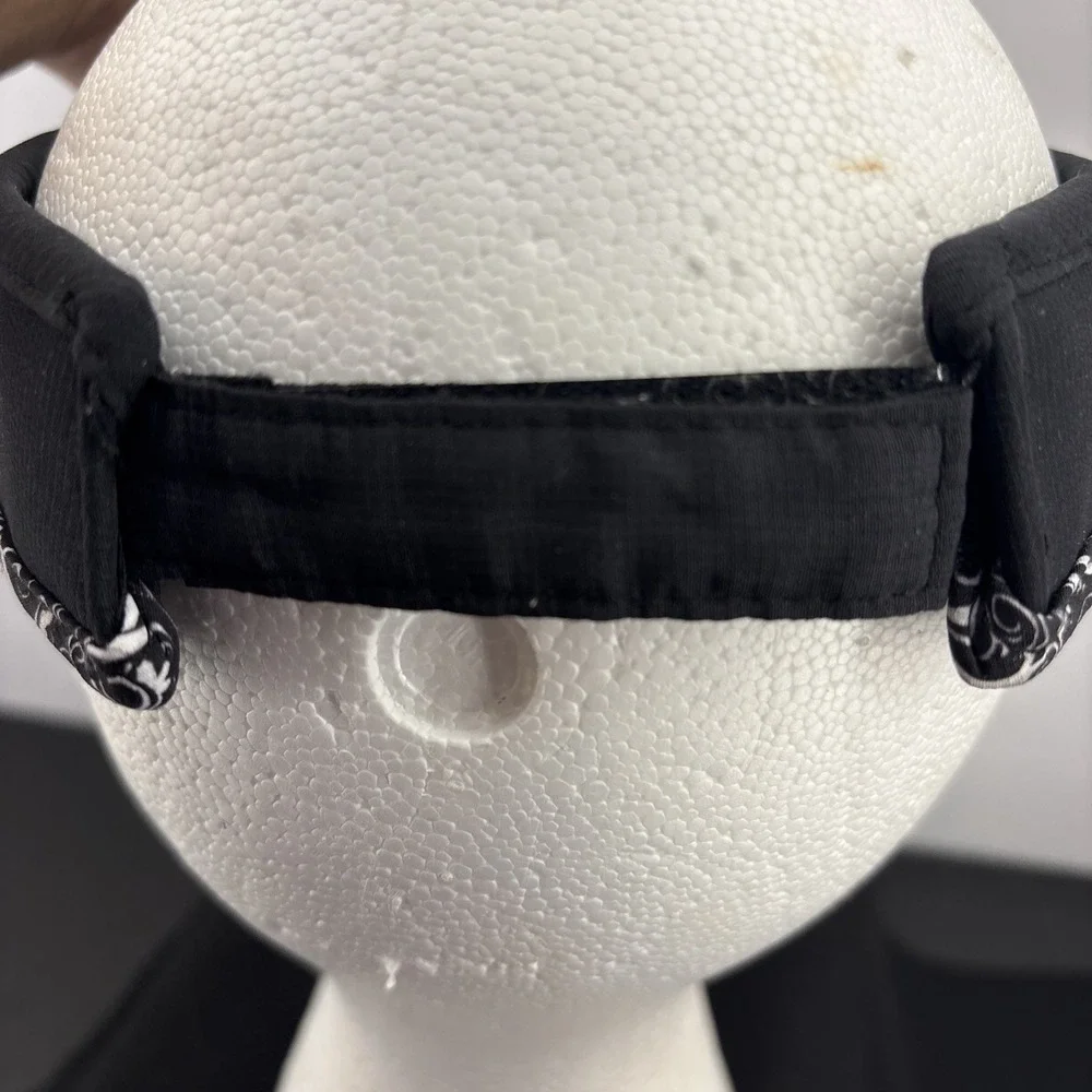 Callaway Ladies Golf Visor Black Adjustable Hook & Loop White Paisley Trim